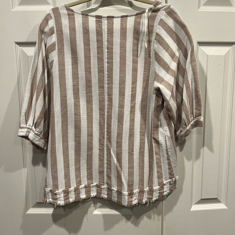 Umgee brand bottom fringe tunic top - Picture 7 of 8